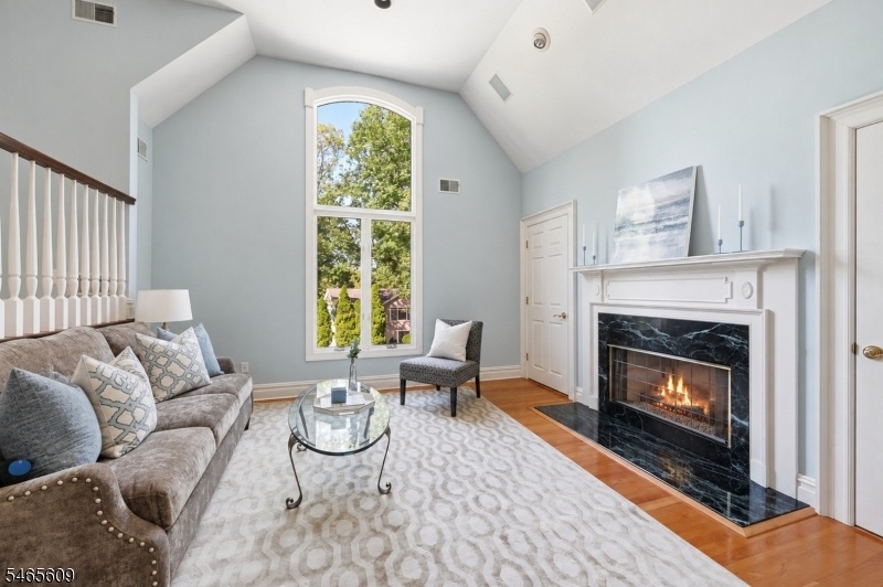 Primary Sitting Room (1 of 2)