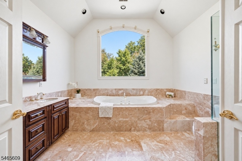 Primary Bath (1 of 3)