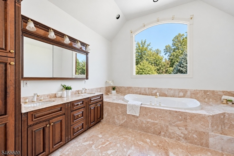 Primary Bath (2 of 3)