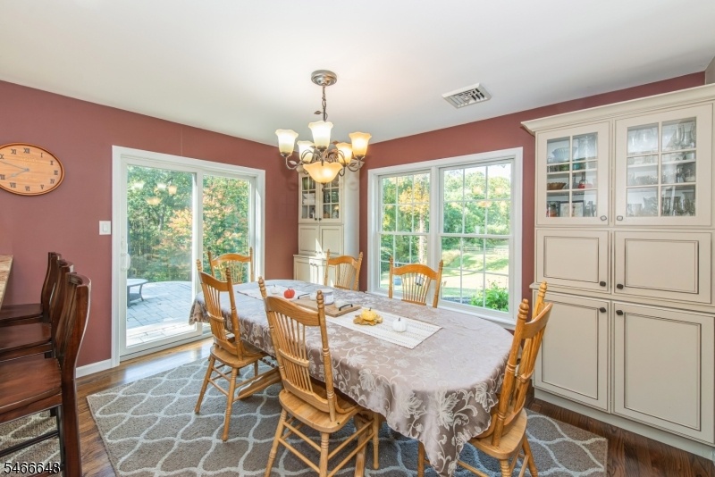 DiningRoom w/access to patio