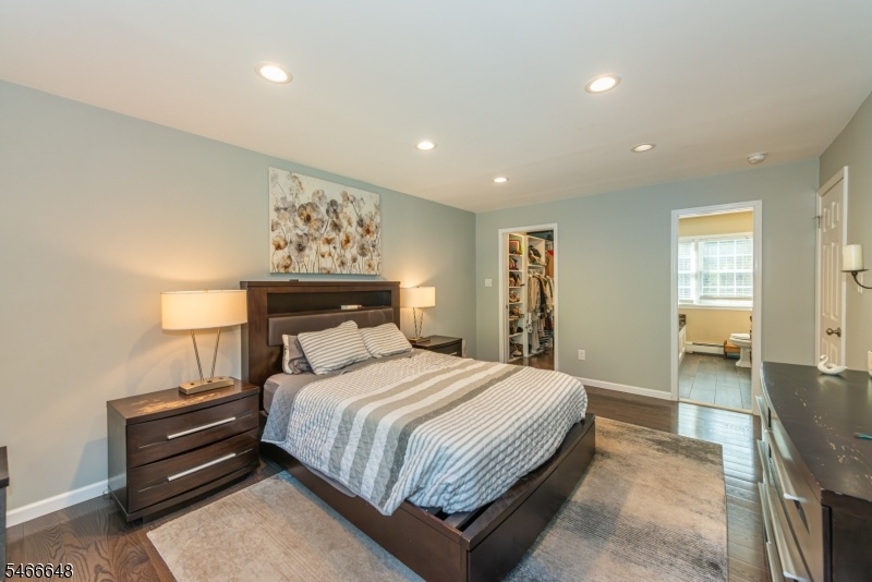 Primary BR w/walk-in closet