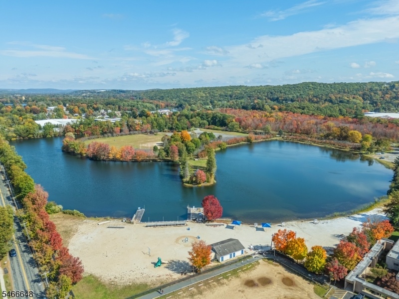 Roxbury's Horseshoe Lake