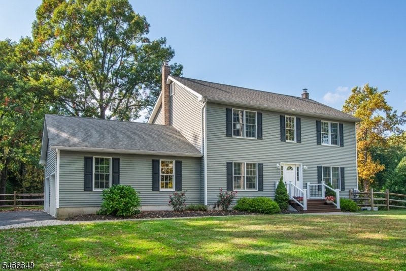 Colonial with curb appeal!