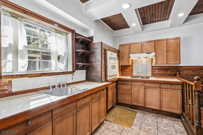 48A Kent Place Blvd Kitchen