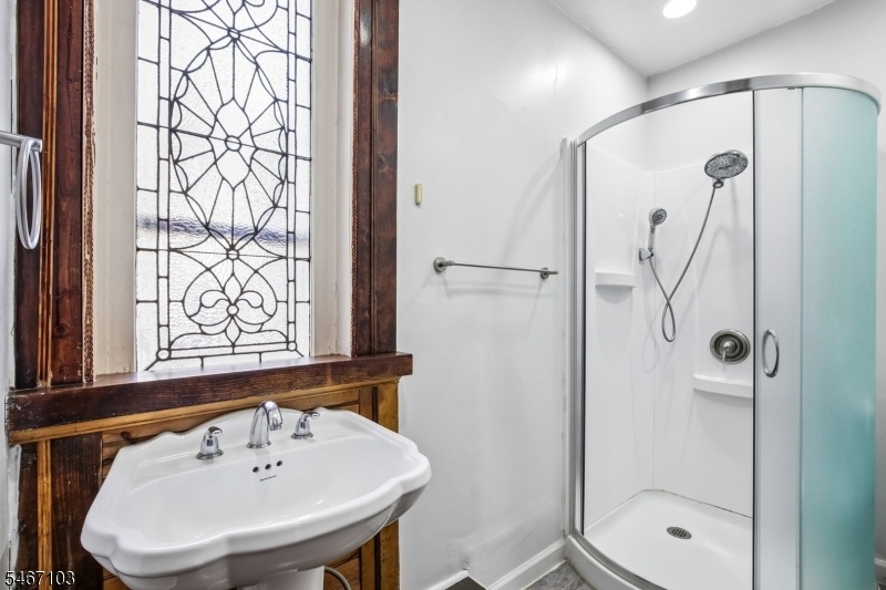 48A Kent Place Blvd Bathroom