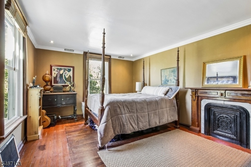 50 Kent Place Blvd Bedroom