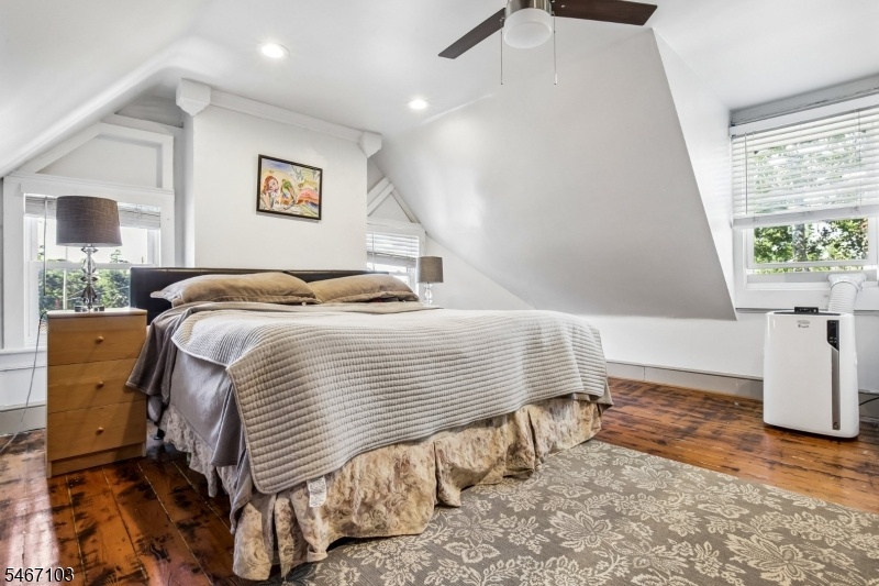 50 Kent Place Blvd Master Bed