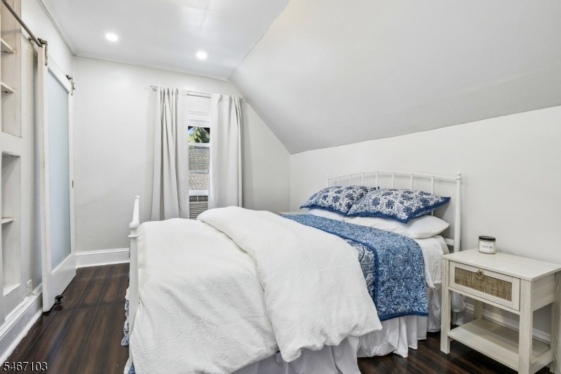 48 Kent Place Blvd Bedroom