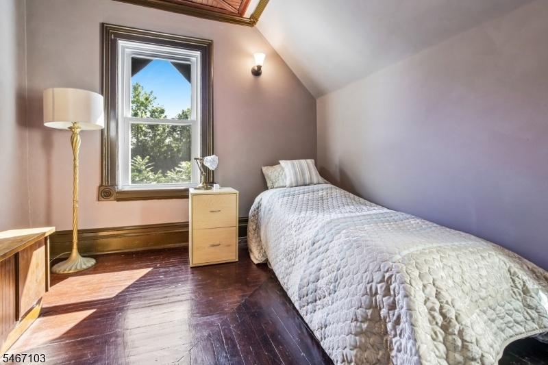 50 Kent Place Blvd Bedroom