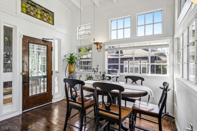 50 Kent Place Blvd Sunroom