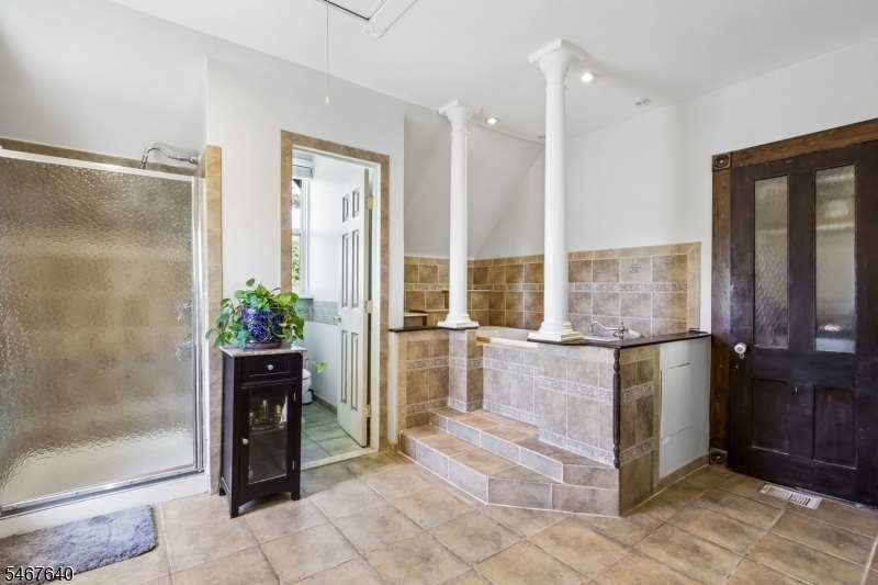 50 Kent Place Blvd Master Bath