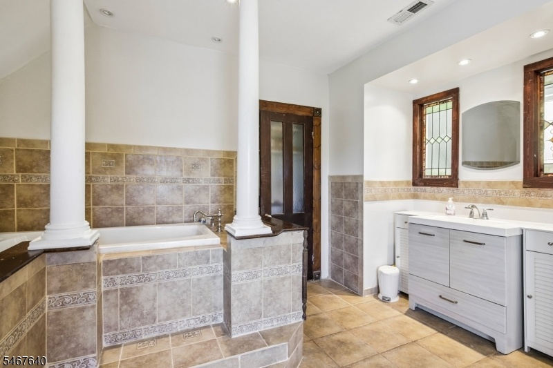 50 Kent Place Blvd Master Bath