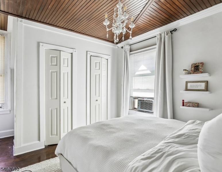 48 Kent Place Blvd Bedroom