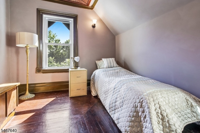 50 Kent Place Blvd Bedroom