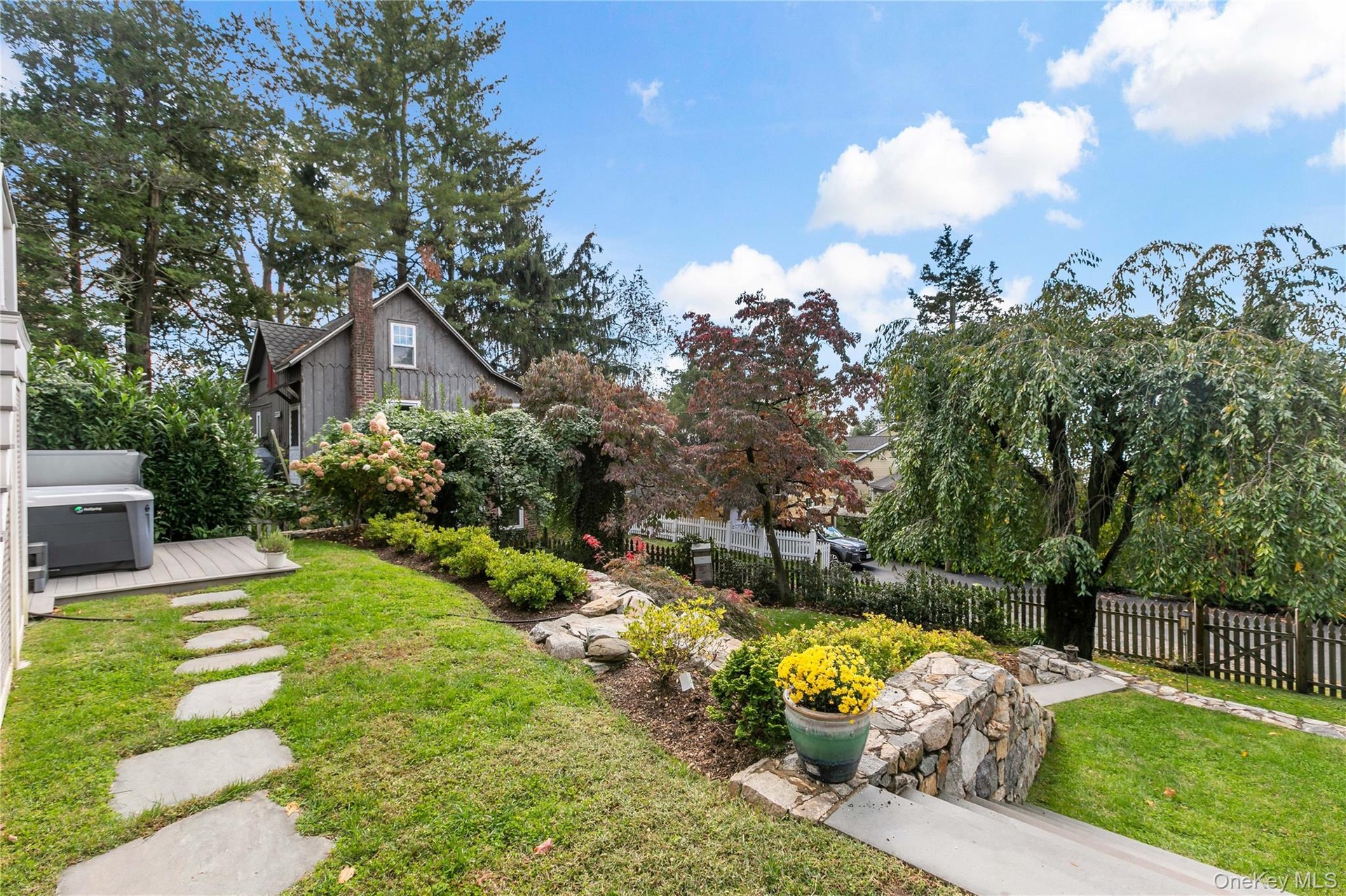 Custom landscaped design by world renowned landscape designer, Jan Johnsen.