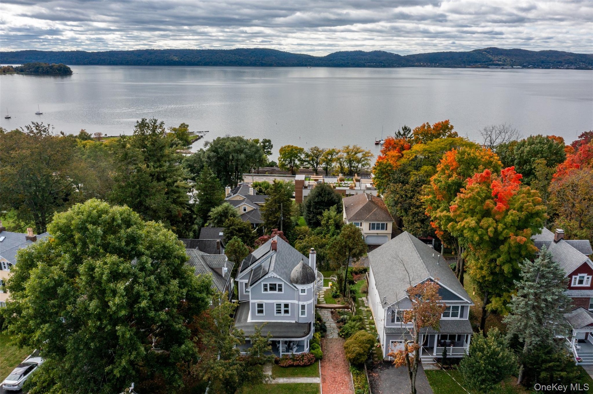 Magnificent place to view fall foliage.