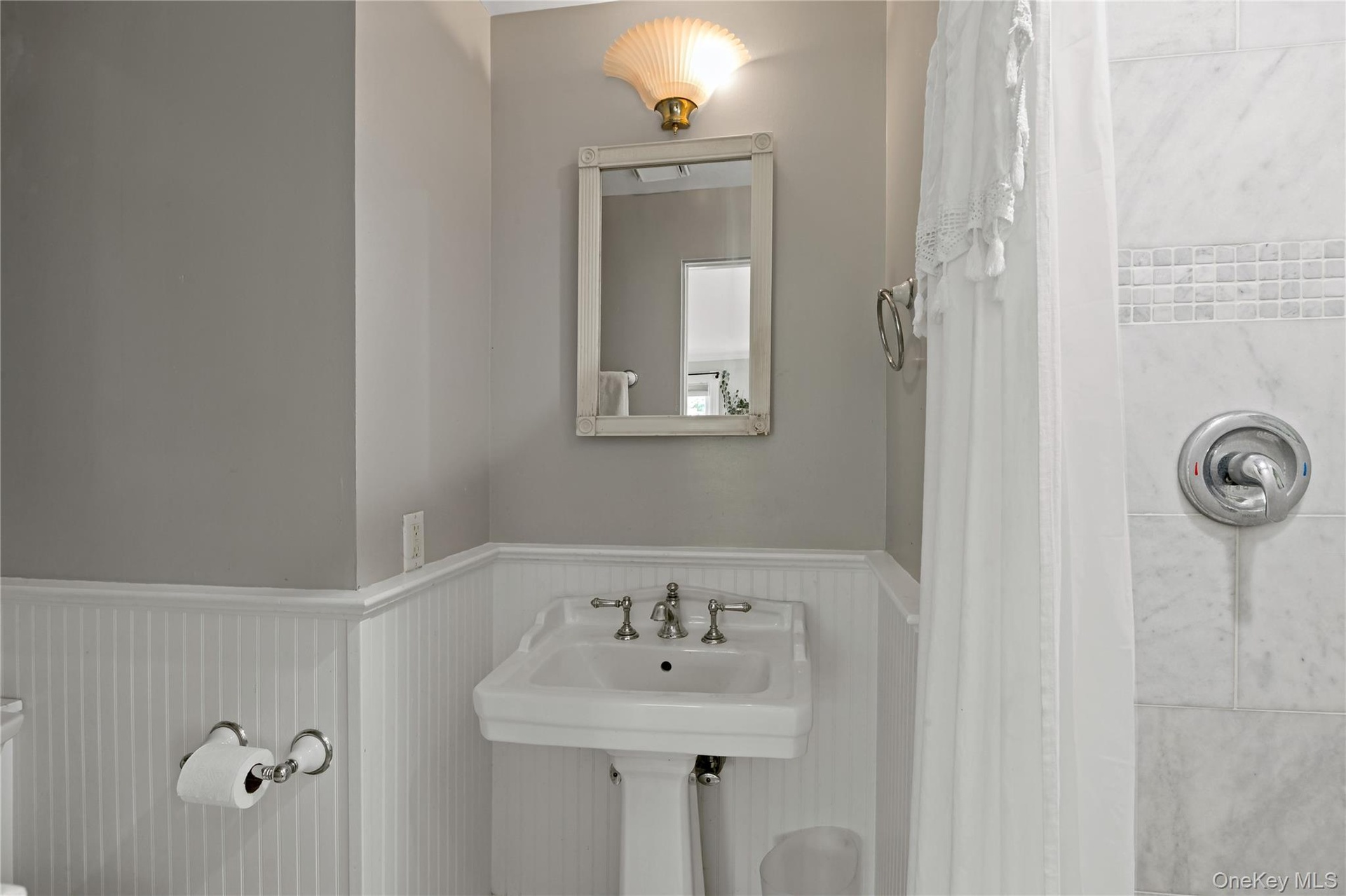 Ensuite primary bathroom.