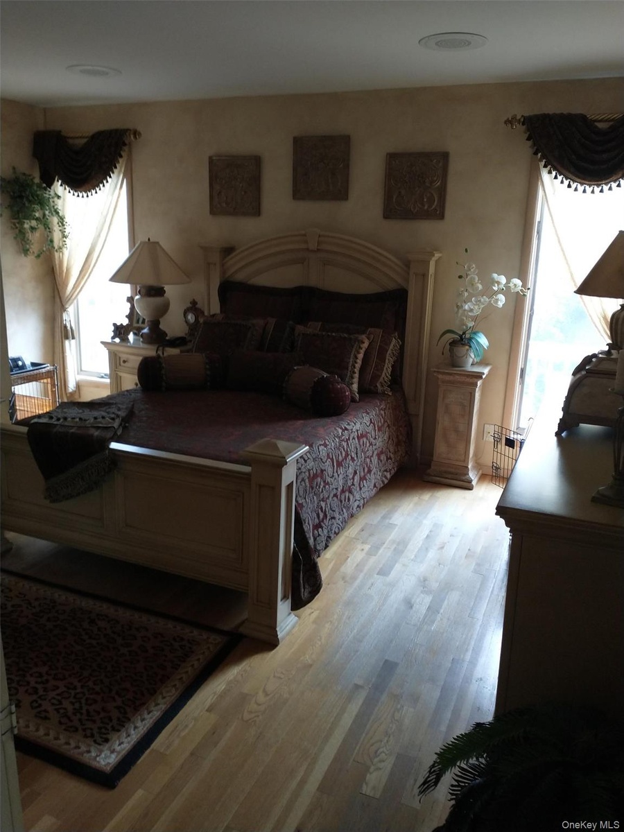 Hardwood flooring, recessed ceiling lighting, and multiple windows
