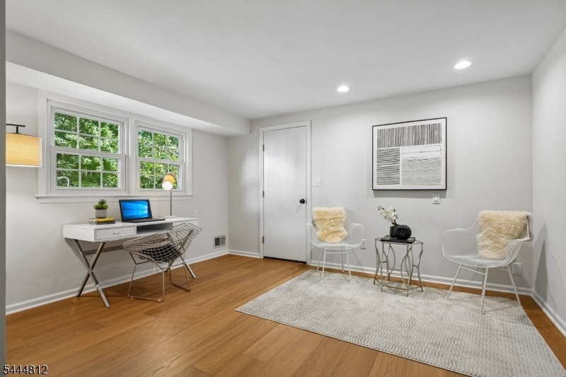 Bedroom/Office