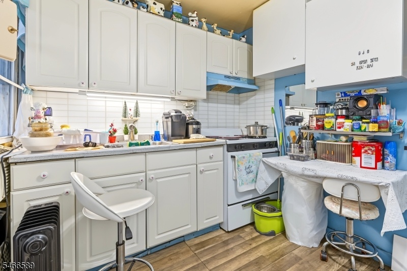 B - Kitchen