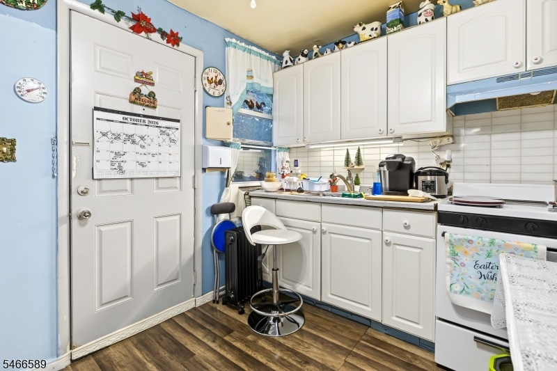 B - Kitchen