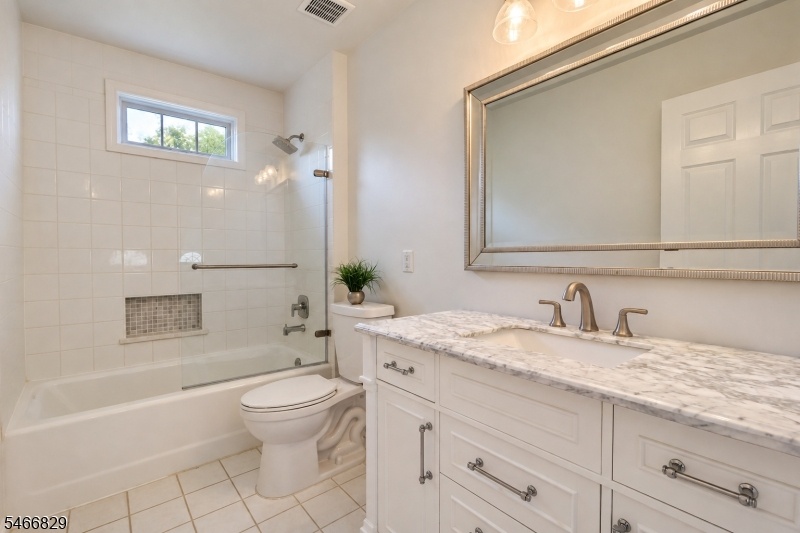 Main Bathroom Second Floor