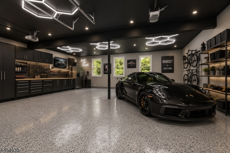 Large Garage - virtual stage