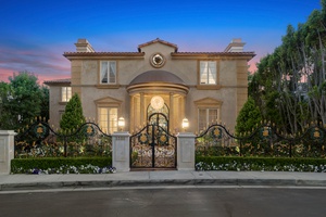 Versace Mansion - West
