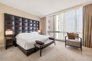PRICED for a QUICK SALE! Incredible pied -a-terre and investment property!