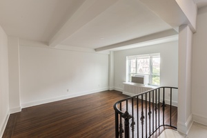 NO FEE Beautiful, Renovated, High Floor One Bedroom