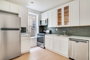 Renovated 4 Bed / 1.5 Bath Apt with Washer Dryer in Crown Heights