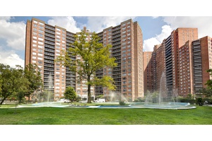 4 Bedroom Spacious Apartment in the Center of Forest Hills