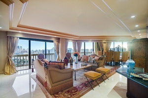 Live Your Life In Excellence At Your Penthouse In Turnberry Towers