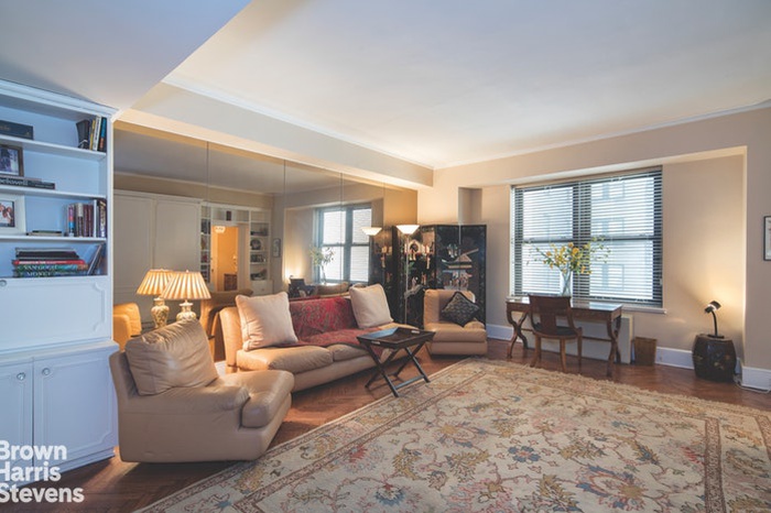 A Generous Studio Apartment With Ceiling Height Of 9 3 Studio Apartment With A Ceiling Height