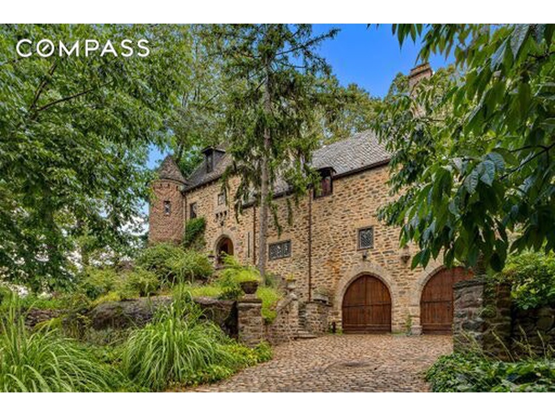 A CASTLE IN NEW YORK CITY No need to travel abroad to experience life