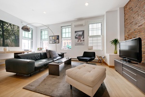 Designer Soho Duplex Loft, 1 Bed plus Home office and 2 Baths