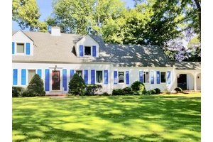 Waterfront 4 bedroom home in Southold with dock