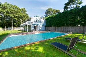 EAST HAMPTON 5 BDRM/4 BTH POOL $849,000