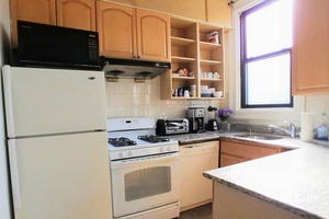 Large 2 Bedrooms steps away from Journal Square Path
