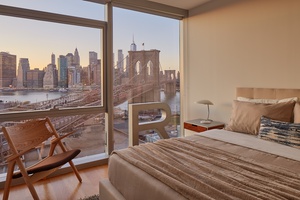 DUMBO 2 BED 2 BATH 1,000 SF SKYLINE AND WATER VIEWS WASHER/DRYER SPLIT BEDS CENTRAL HEAT & A/C PETS ALLOWED