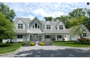 Stunning North Haven 7 Bedroom With Pool