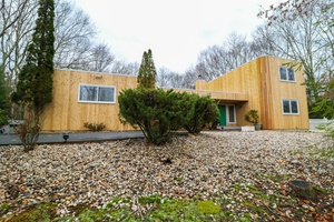 Southampton Acres: 4 Bedroom Contemporary With Pool
