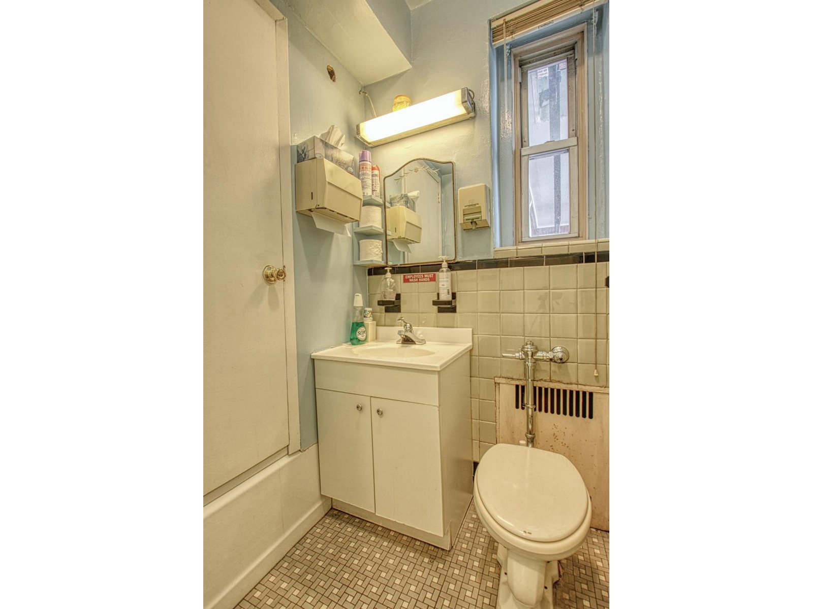 Make this 1100 Sq Ft spacious 2 bedroom 1 bathroom ...