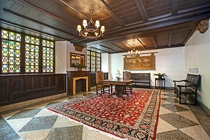 **The Woodstock** 320 E.42 ** Pre War Renovated Studio ** Full time DM** Gym & Garden