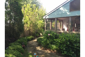 Easy drive to South & East Hampton, North Fork
