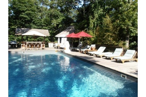 EAST HAMPTON/AMAGANSETT WOODED RETREAT WITH GUEST COTTAGE