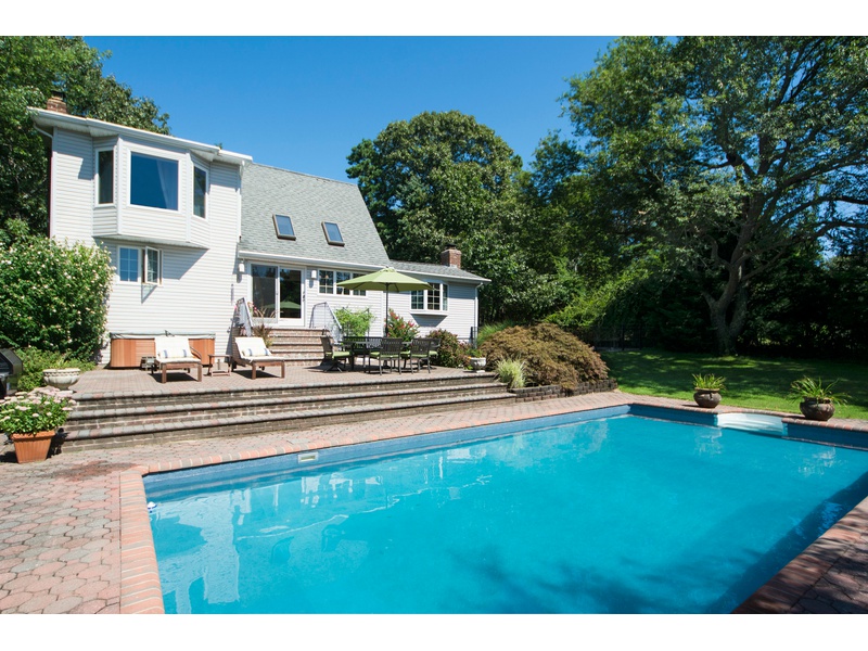 19 Oceanview Rd, Hampton Bays, NY, 11946 3 BR for sale, singlefamily