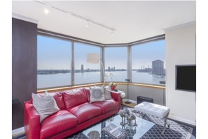 No Fee - Full Service Building -Bright 2 Bedroom / 2 Bathroom w/ Gorgeous River Views in Murray Hill