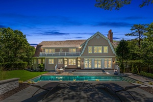 Colonial Estate in Watermill NY