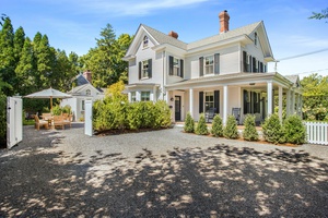 IDEAL HAMPTONS RENTAL - EAST HAMPTON VILLAGE HOME